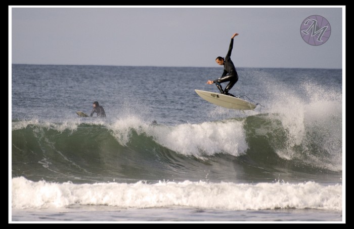 Surfer in air.jpg (289 KB)